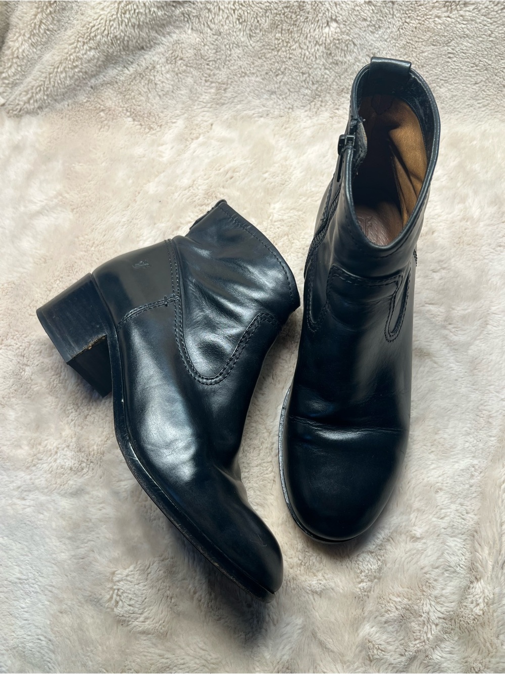 Frye Claire booties in black leather Size 8 womens